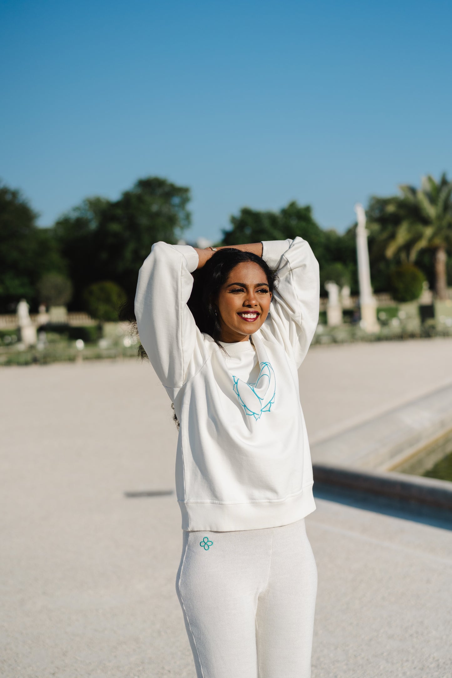 Sweat Unisex Chakra de la Gorge en Coton Bio