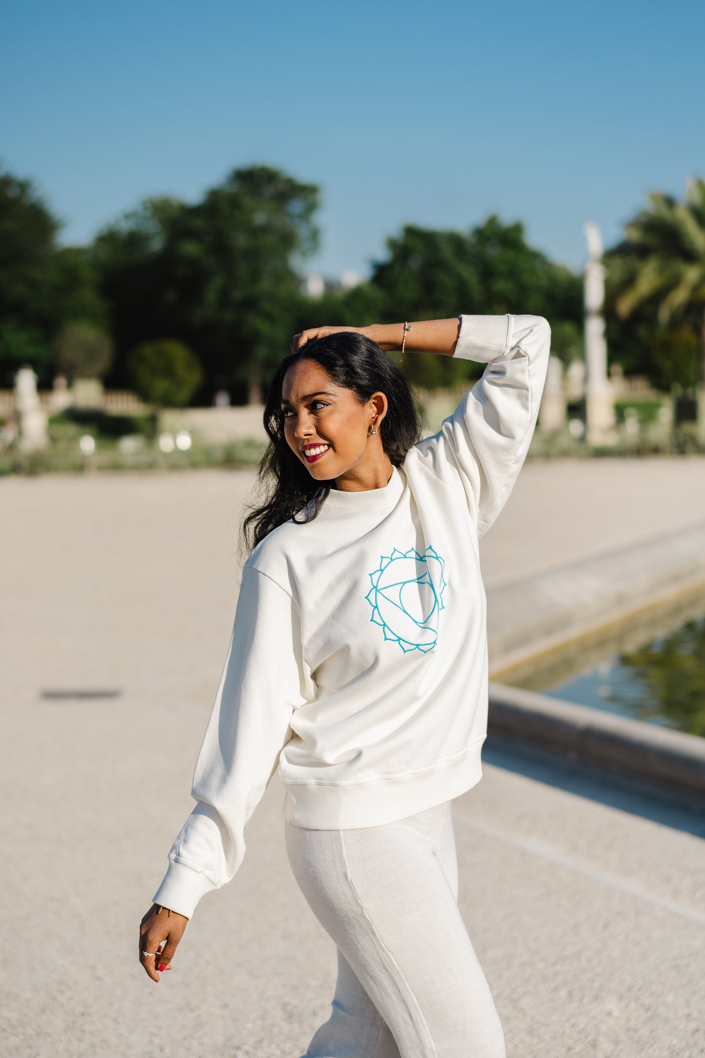 Sweat Unisex Chakra de la Gorge en Coton Bio