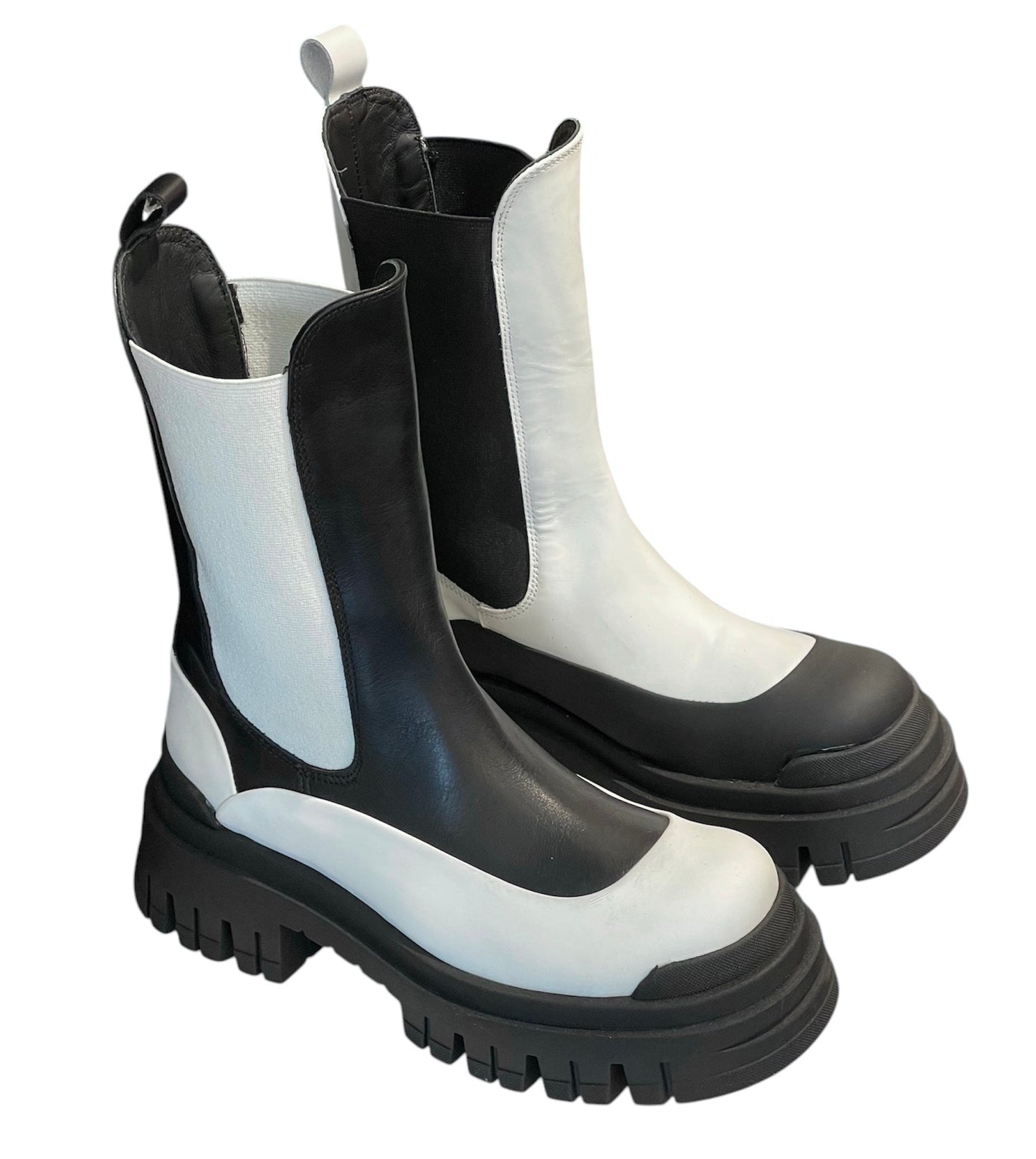 Yin & Yang Chelsea Boots in Leather