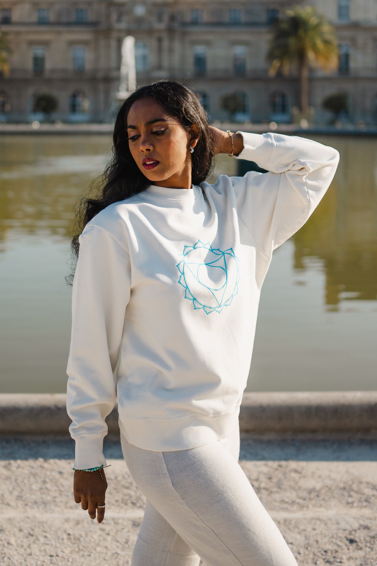 Sweat Unisex Chakra de la Gorge en Coton Bio