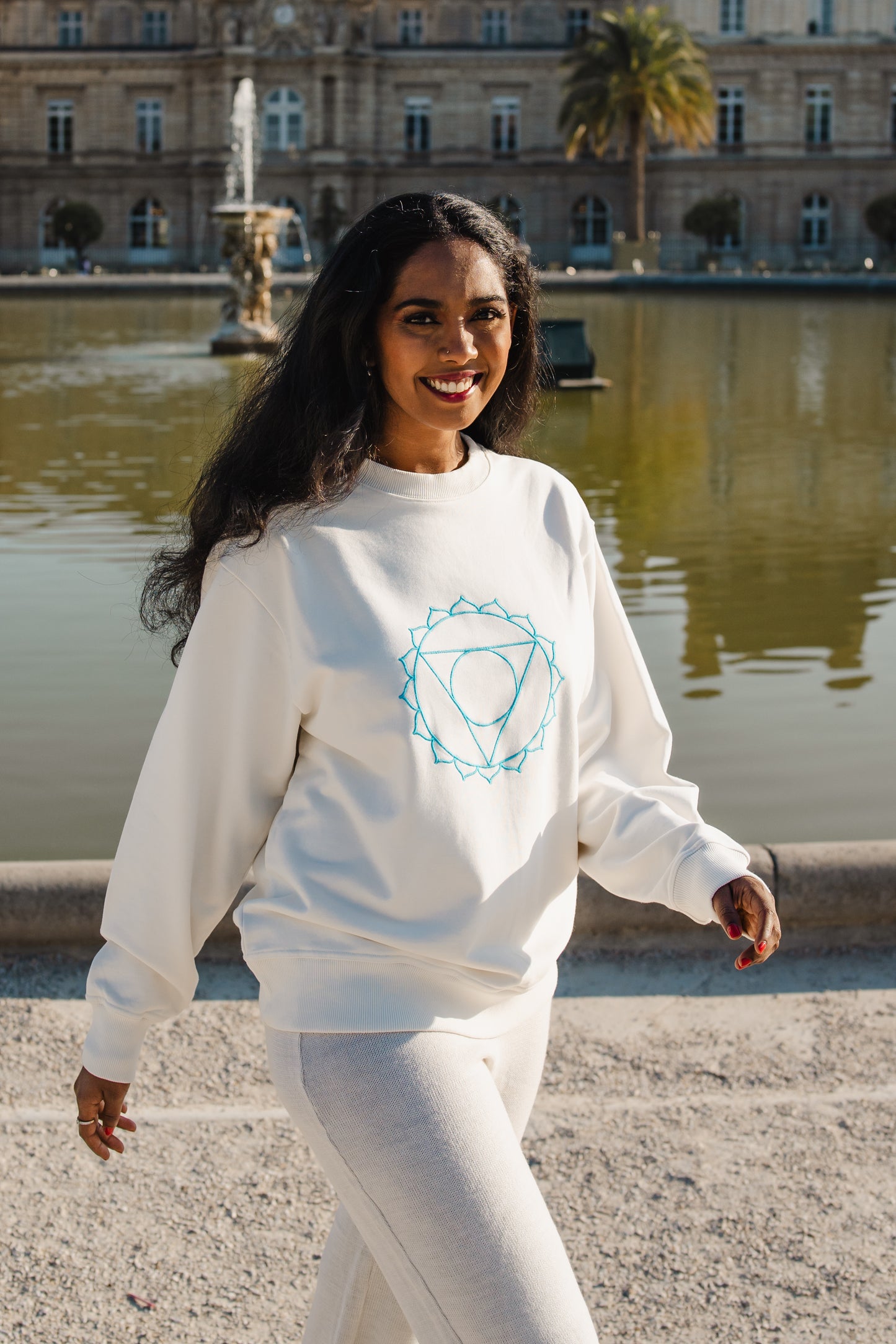 Sweat Unisex Chakra de la Gorge en Coton Bio