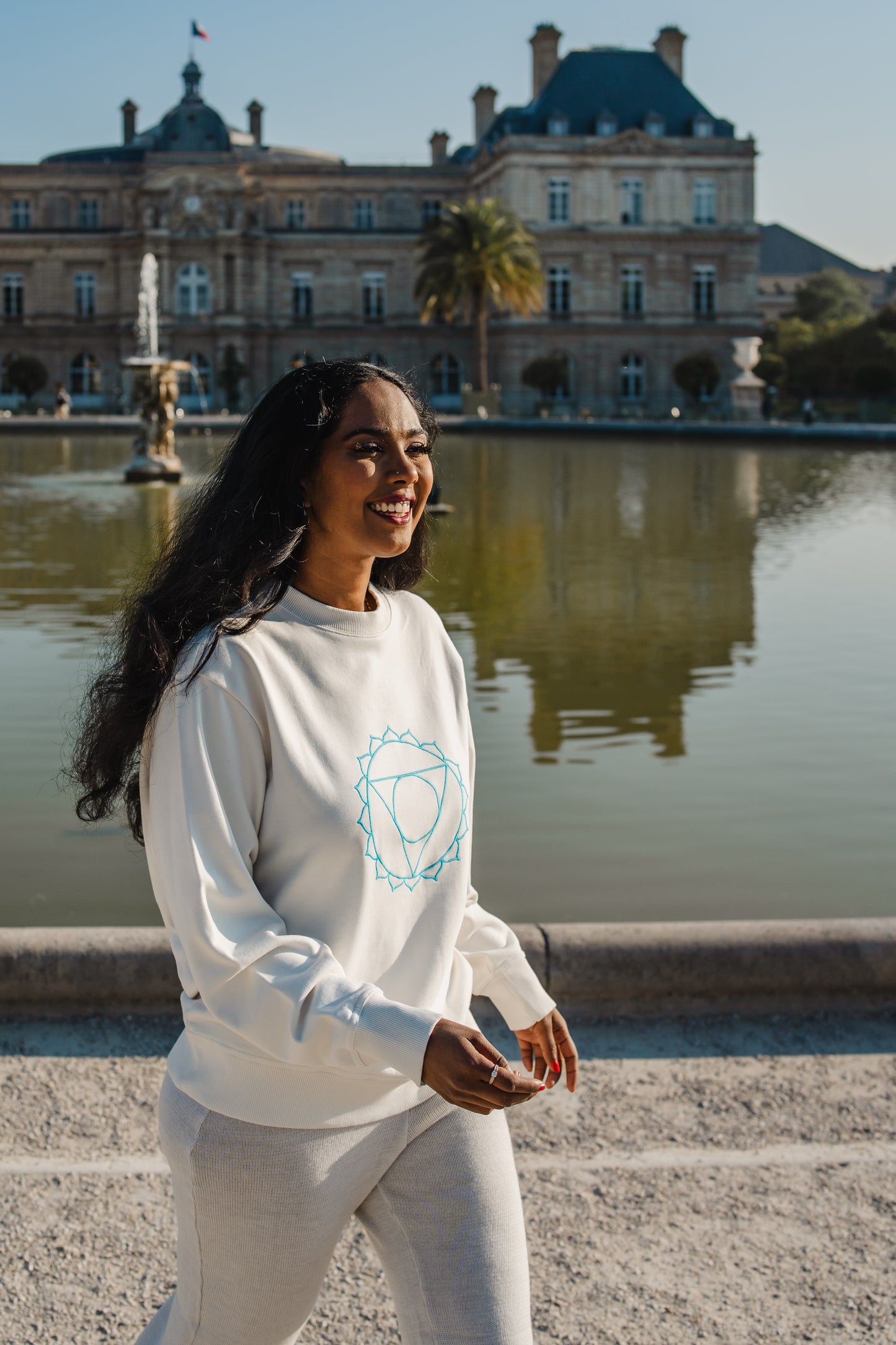 Sweat Unisex Chakra de la Gorge en Coton Bio