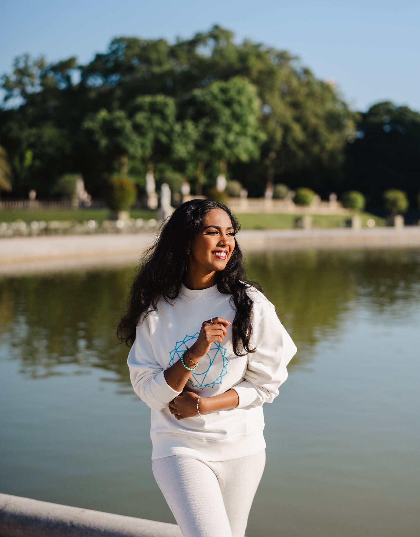 Sweat Unisex Chakra de la Gorge en Coton Bio