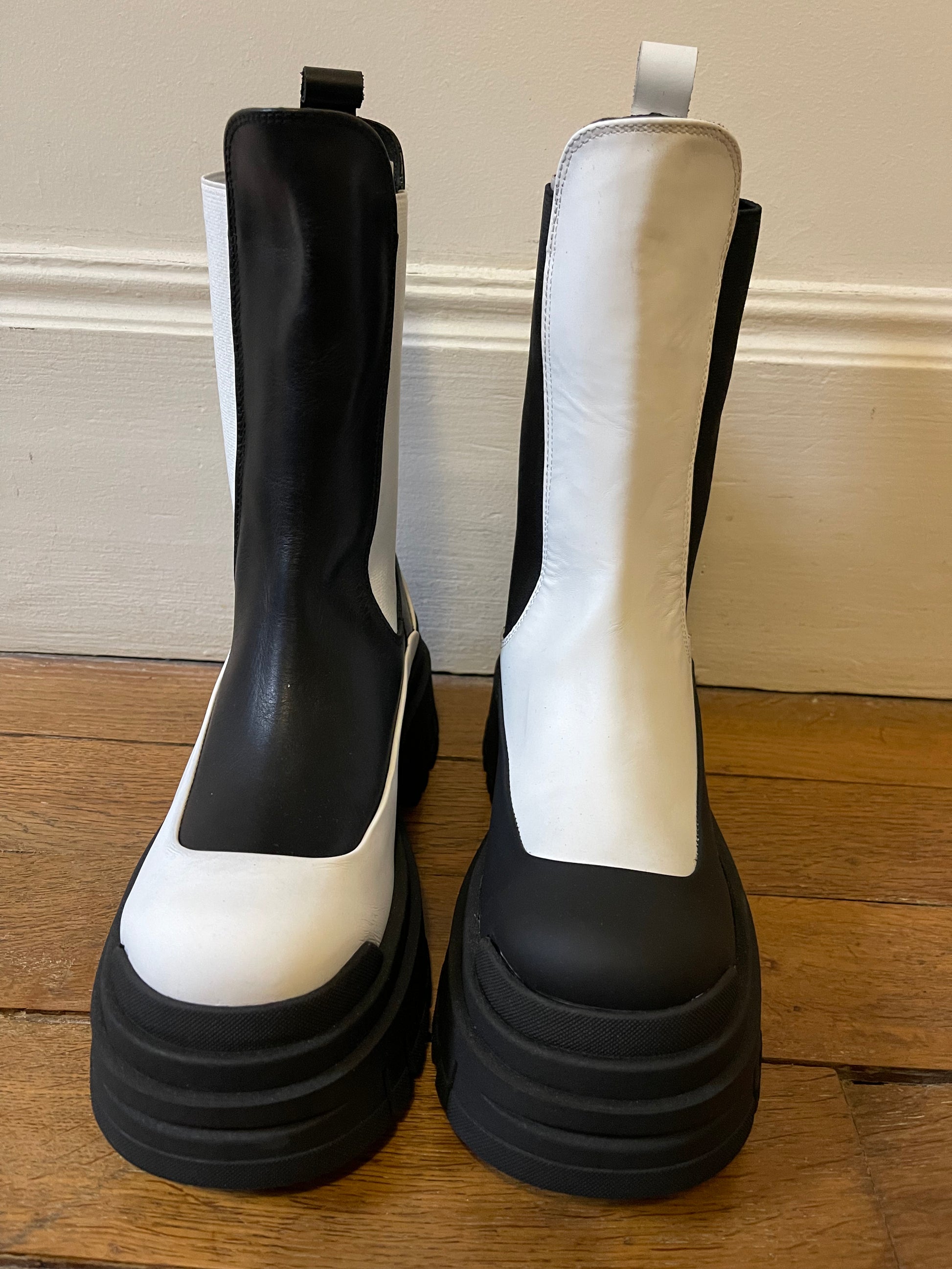 Boots Chelsea Yin & Yang en Cuir - Divine Harmonie